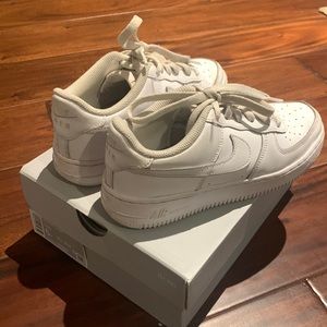 White Nike Air Force 1